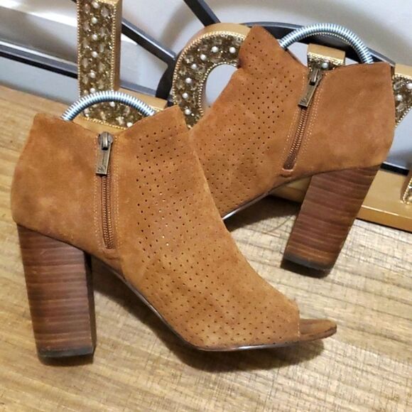 Jessica Simpson Kymber Brown Suede Perforated Zip Up Ankle Booties Sz 9.5 - Picture 11 of 12